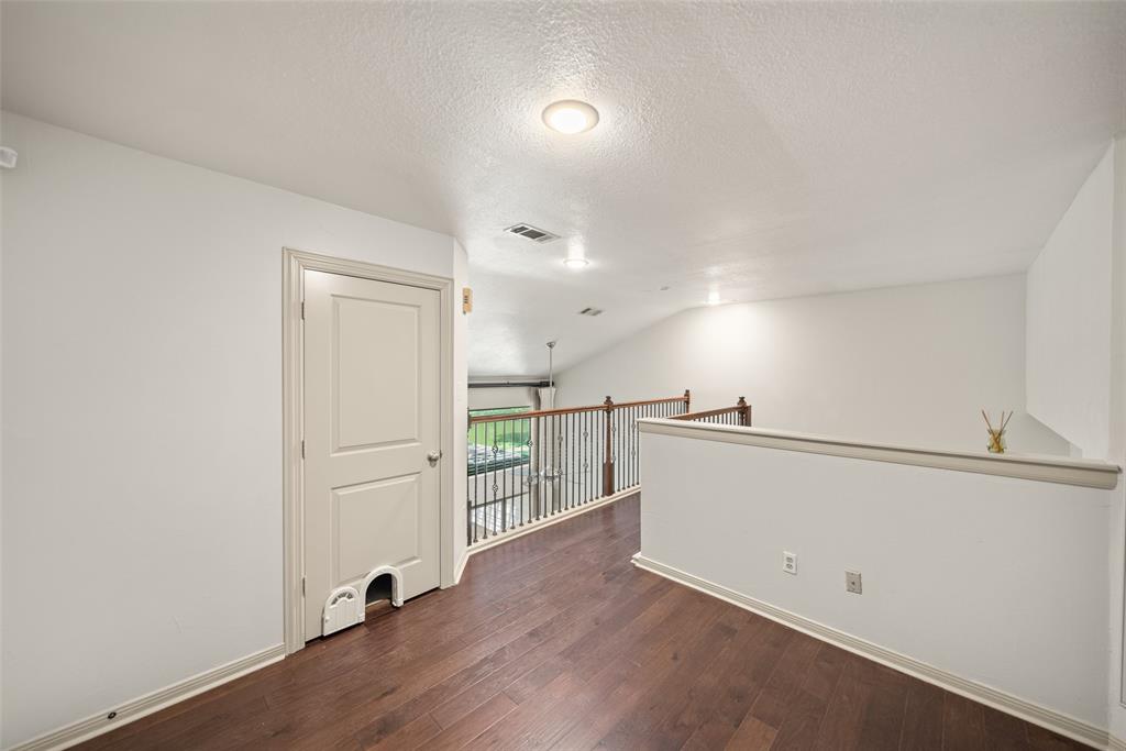 27 N Lakeridge Circle, The Woodlands, Texas image 12