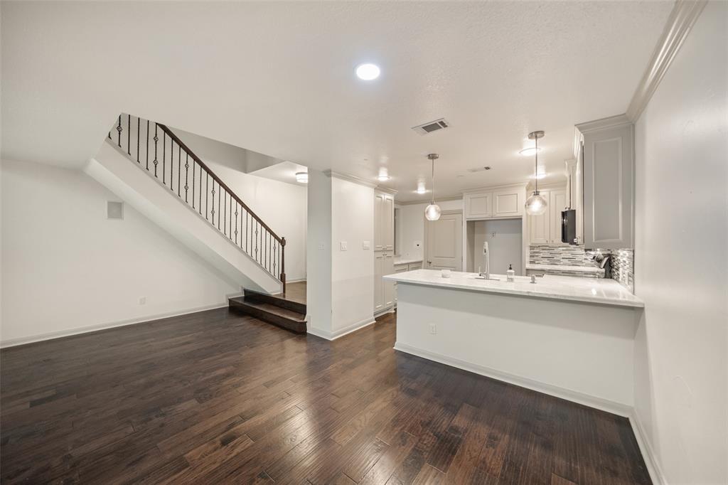 27 N Lakeridge Circle, The Woodlands, Texas image 7