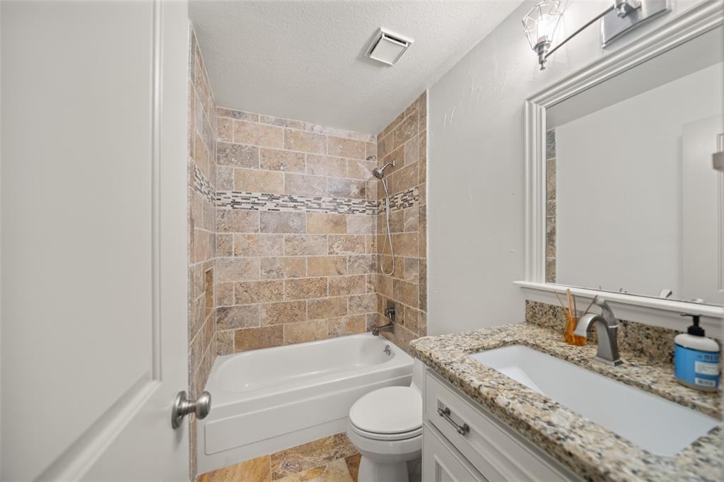 27 N Lakeridge Circle, The Woodlands, Texas image 11