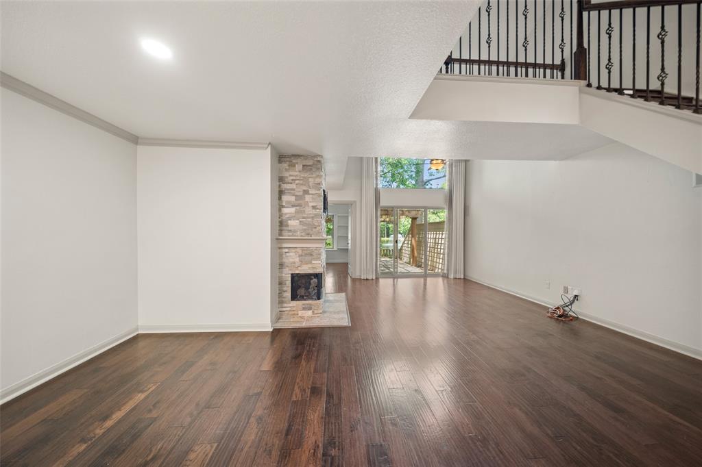 27 N Lakeridge Circle, The Woodlands, Texas image 6