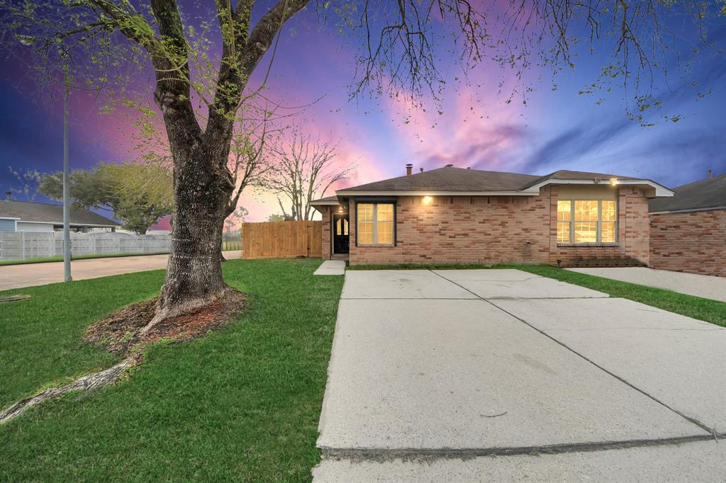 10046 Rosbrook Drive, Houston, Texas image 1