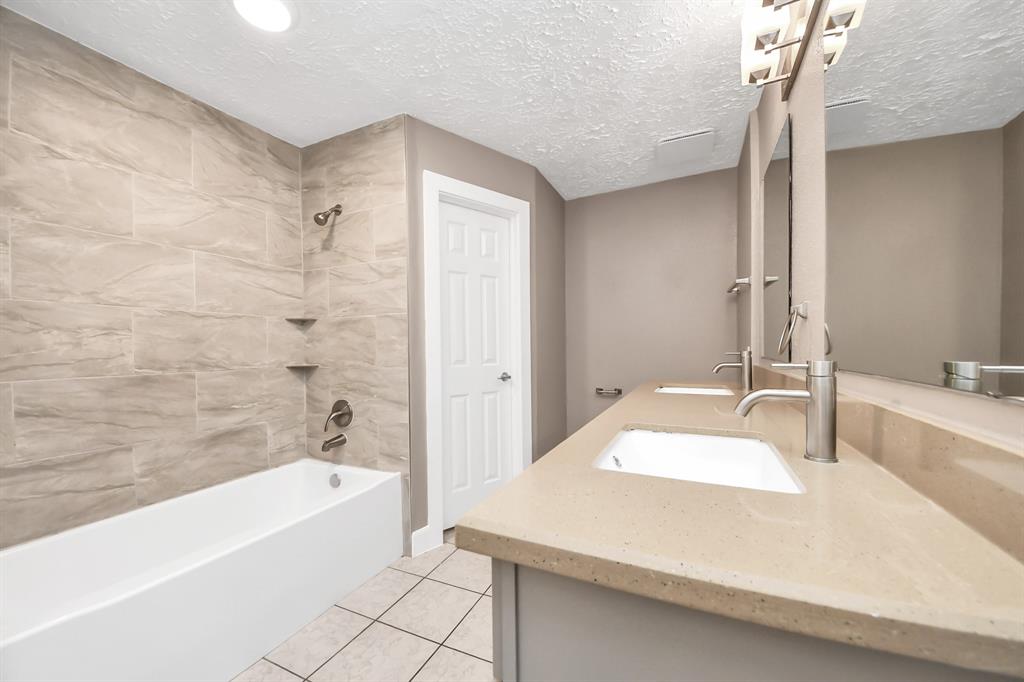 10046 Rosbrook Drive, Houston, Texas image 18