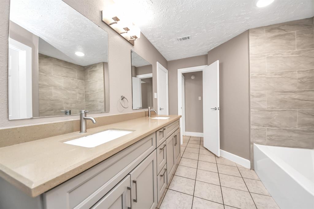 10046 Rosbrook Drive, Houston, Texas image 17