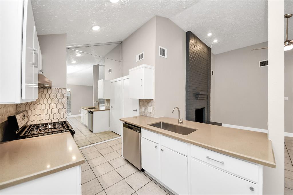 10046 Rosbrook Drive, Houston, Texas image 6
