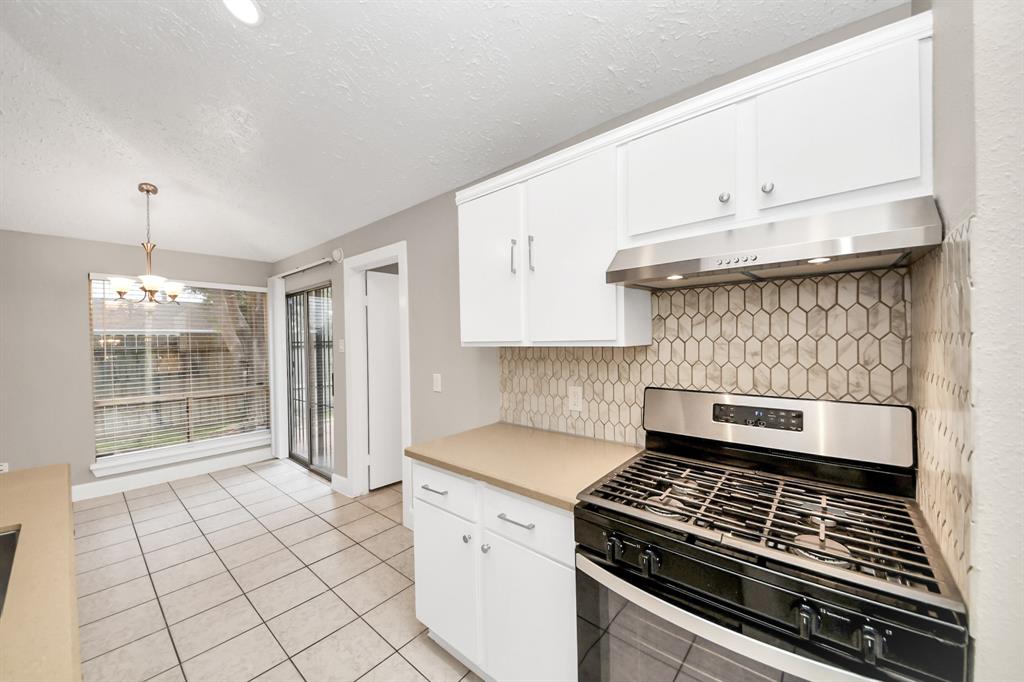 10046 Rosbrook Drive, Houston, Texas image 9