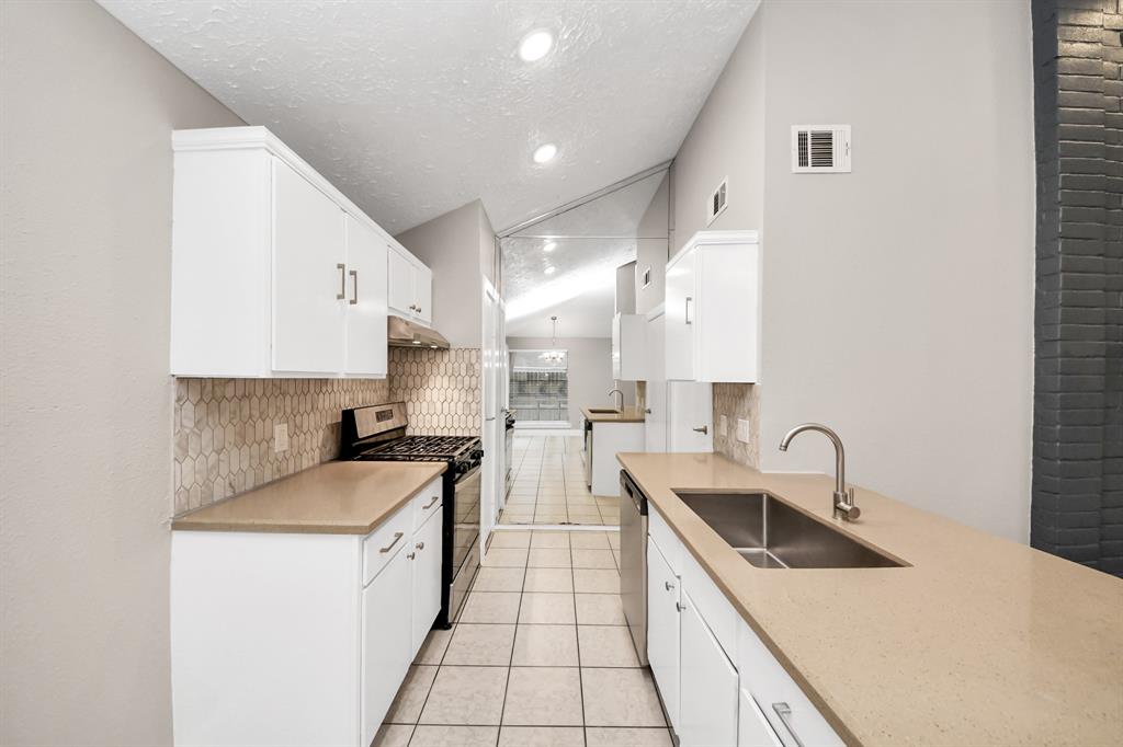 10046 Rosbrook Drive, Houston, Texas image 12