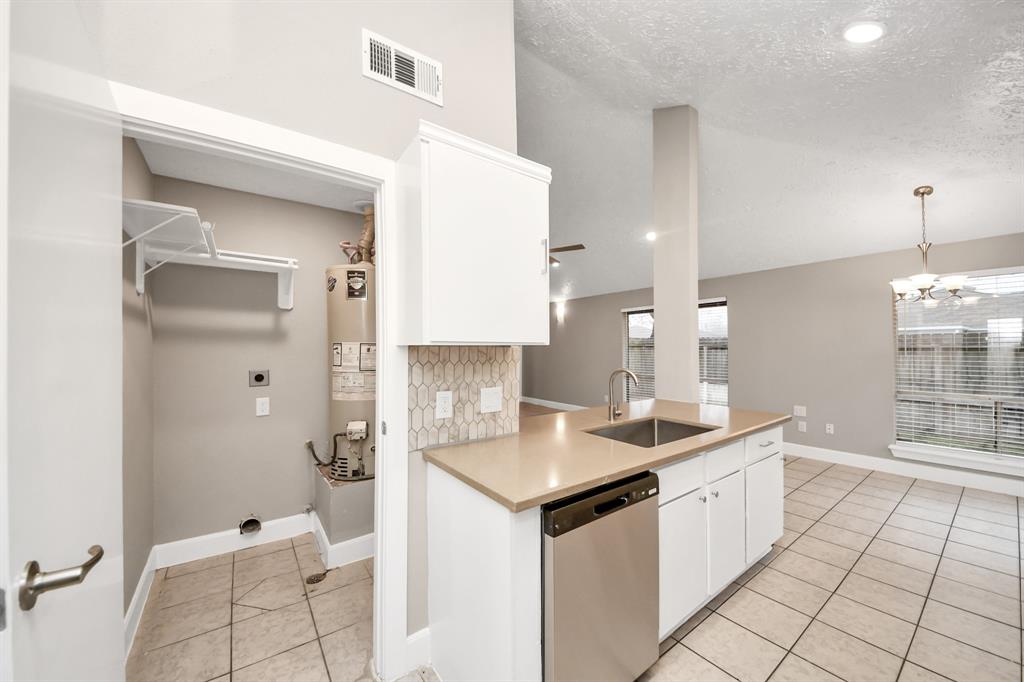 10046 Rosbrook Drive, Houston, Texas image 10