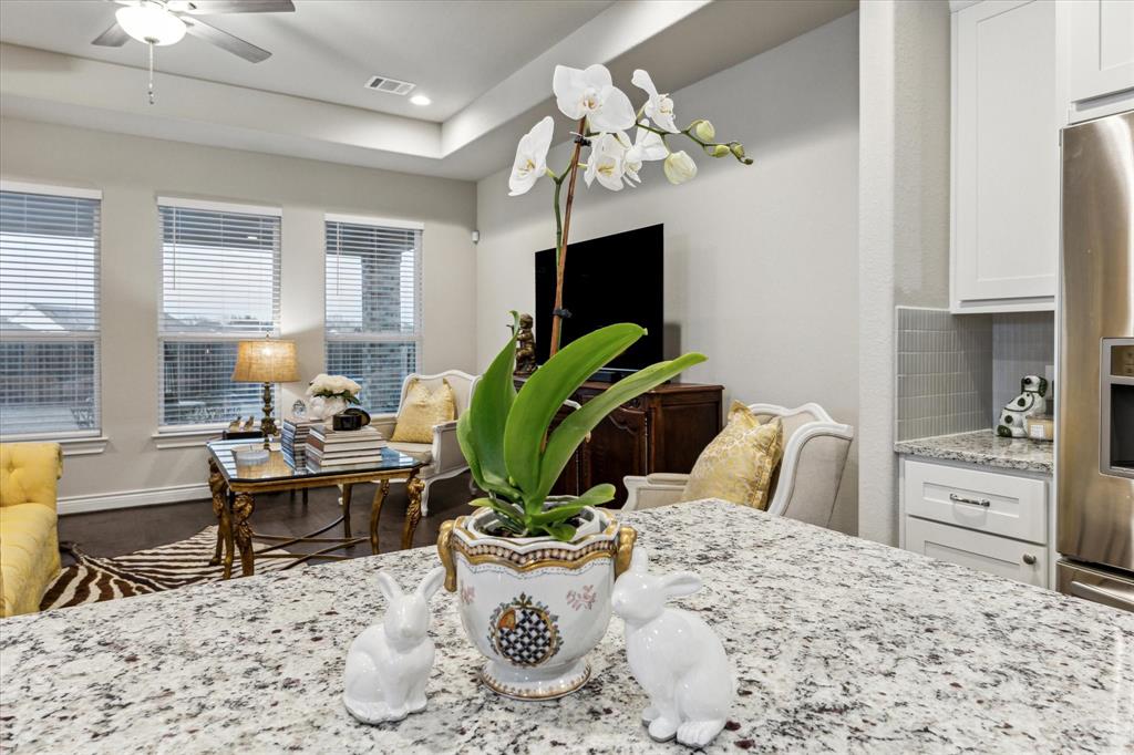 443 Hunters Crossing Drive, Sealy, Texas image 13