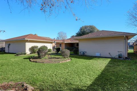 Single Family Residence in Pasadena TX 3946 Salvador Street 16.jpg