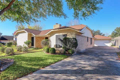 Single Family Residence in Pasadena TX 3946 Salvador Street 1.jpg