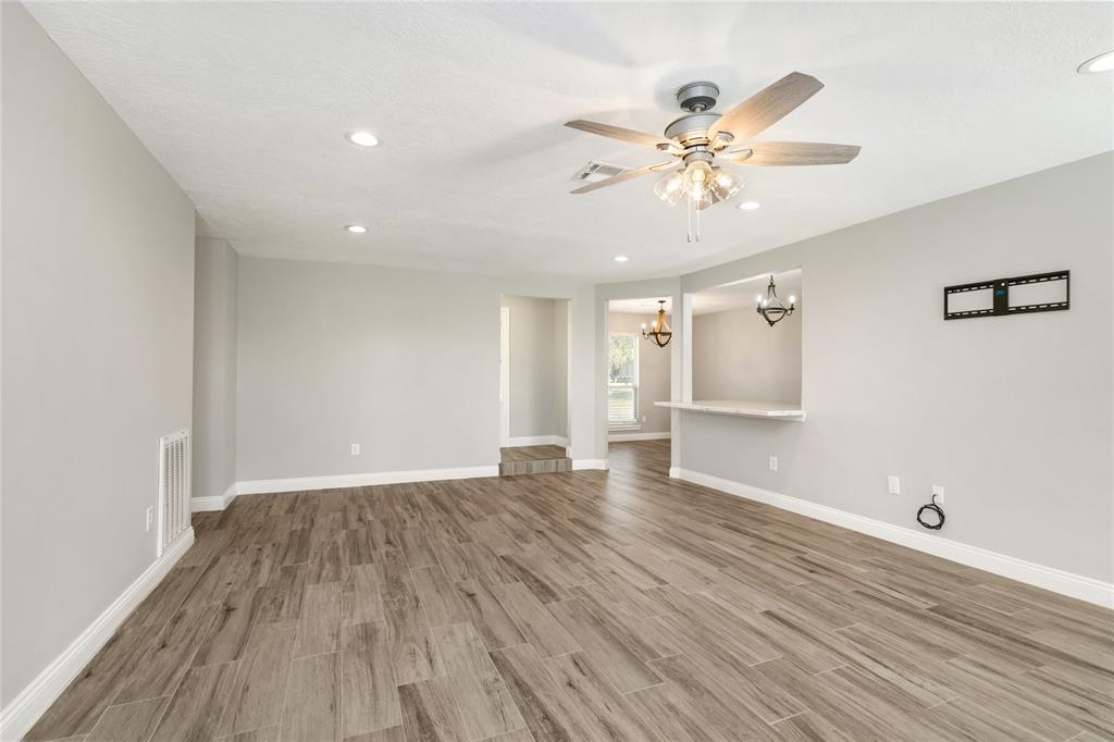 12110 Cherry Point Drive, Mont Belvieu, Texas image 6