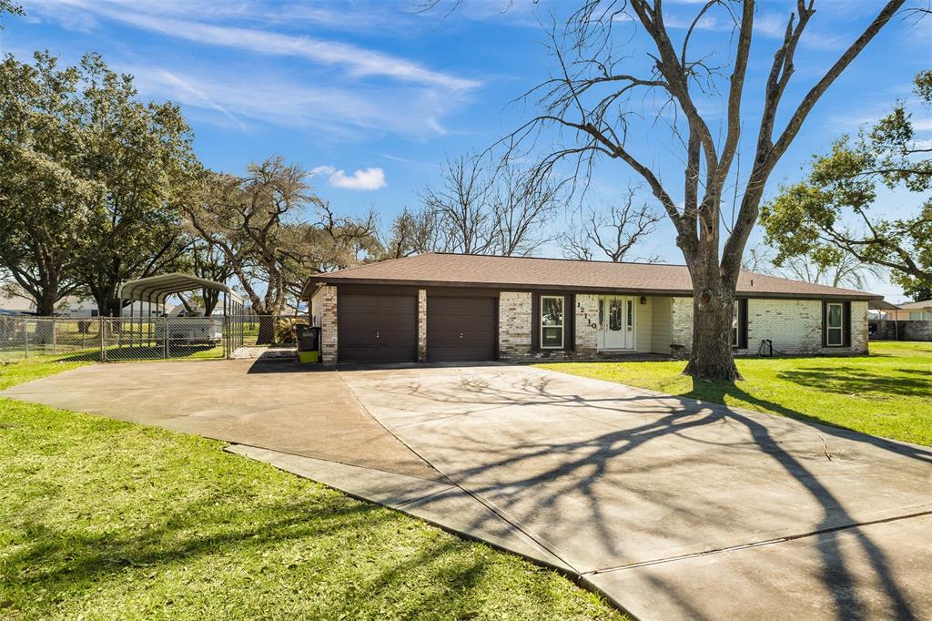 12110 Cherry Point Drive, Mont Belvieu, Texas image 3