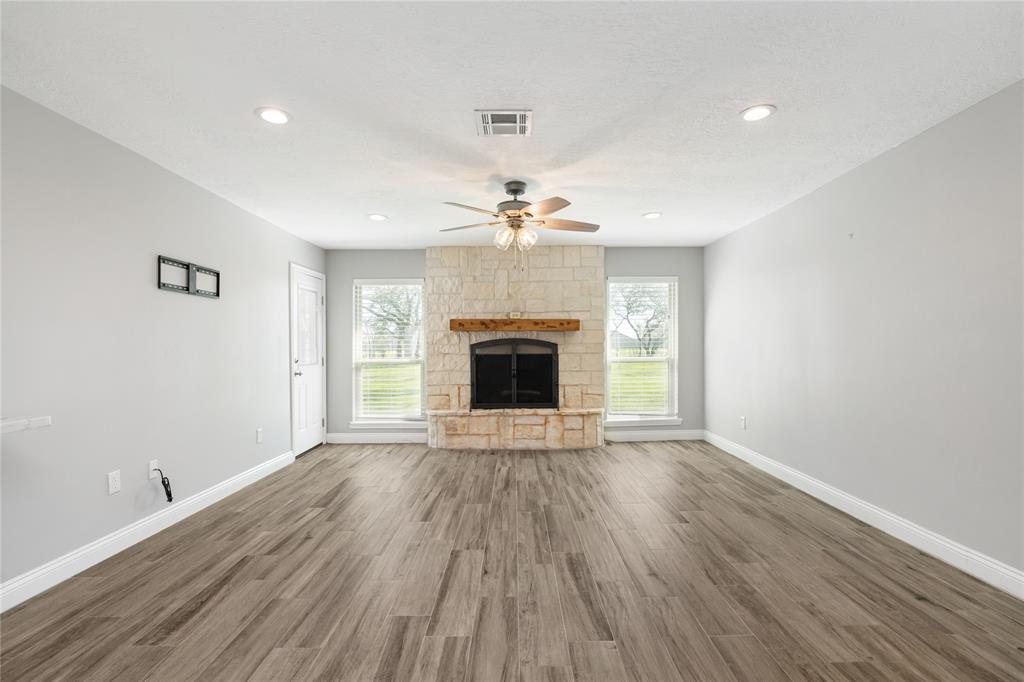 12110 Cherry Point Drive, Mont Belvieu, Texas image 5