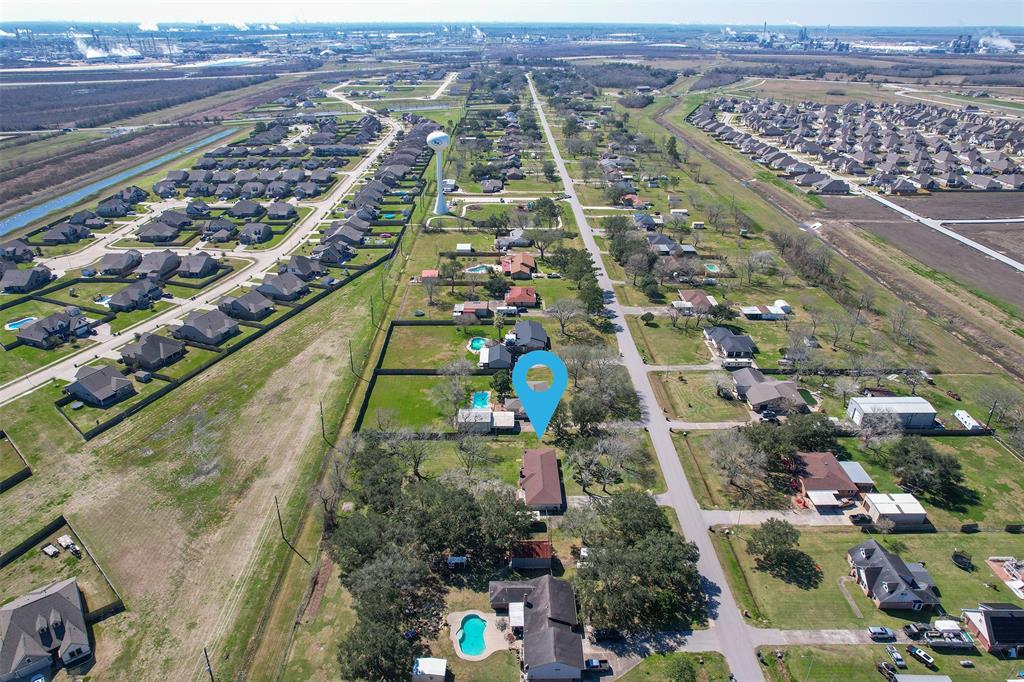 12110 Cherry Point Drive, Mont Belvieu, Texas image 32