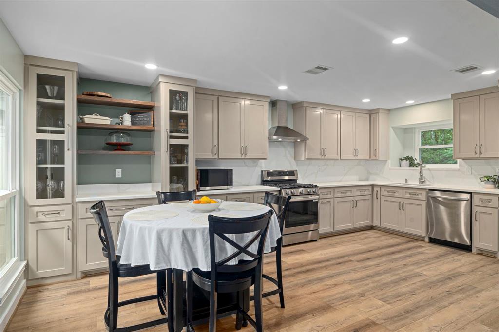 13 Leverwood Court