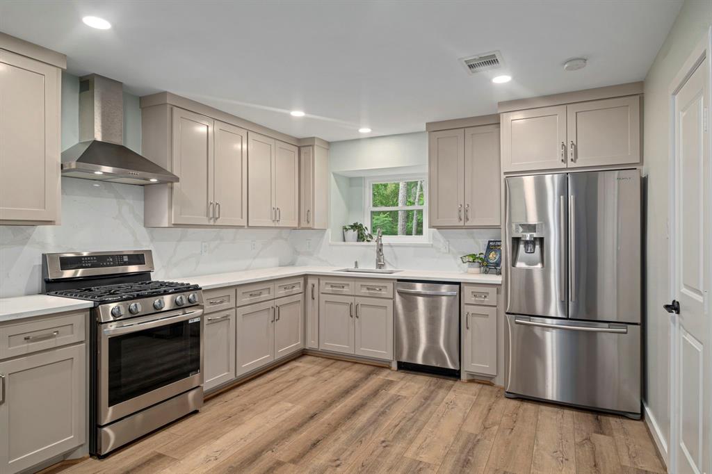 13 Leverwood Court