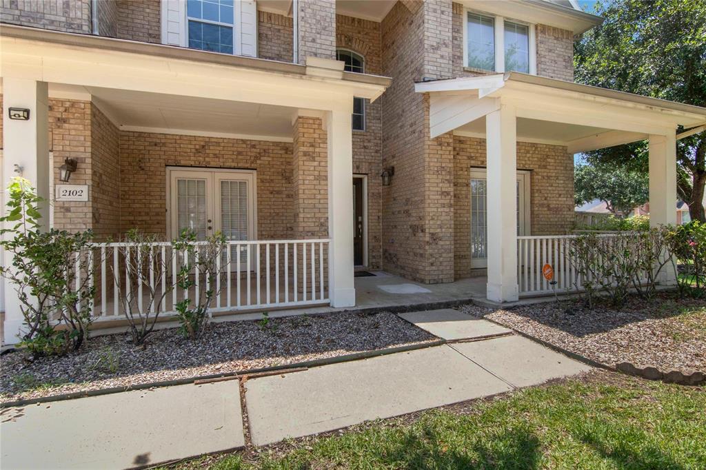 2102 Auburn Shores Drive, Pearland, Texas image 3