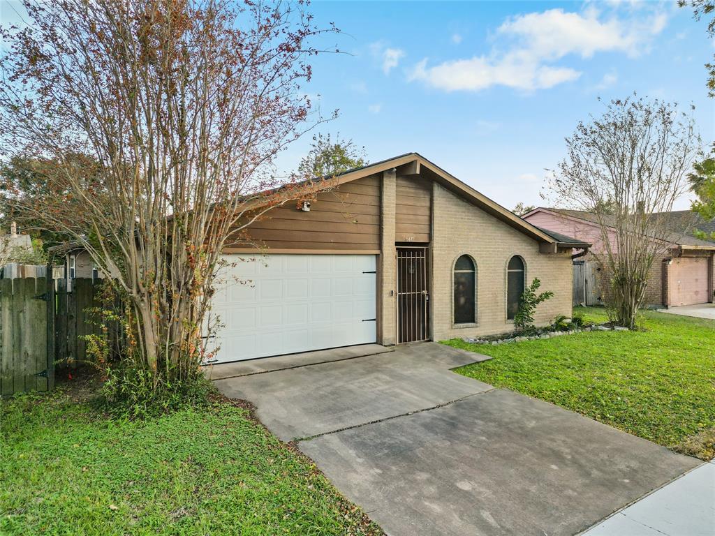 6447 W Fuqua Drive, Houston, Texas image 1