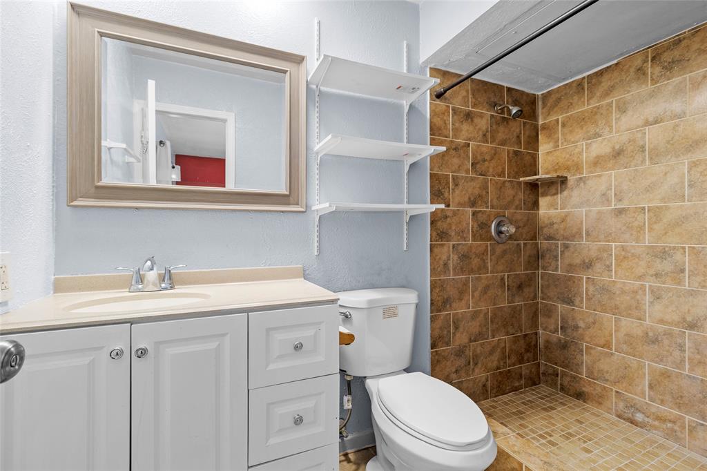 6447 W Fuqua Drive, Houston, Texas image 16