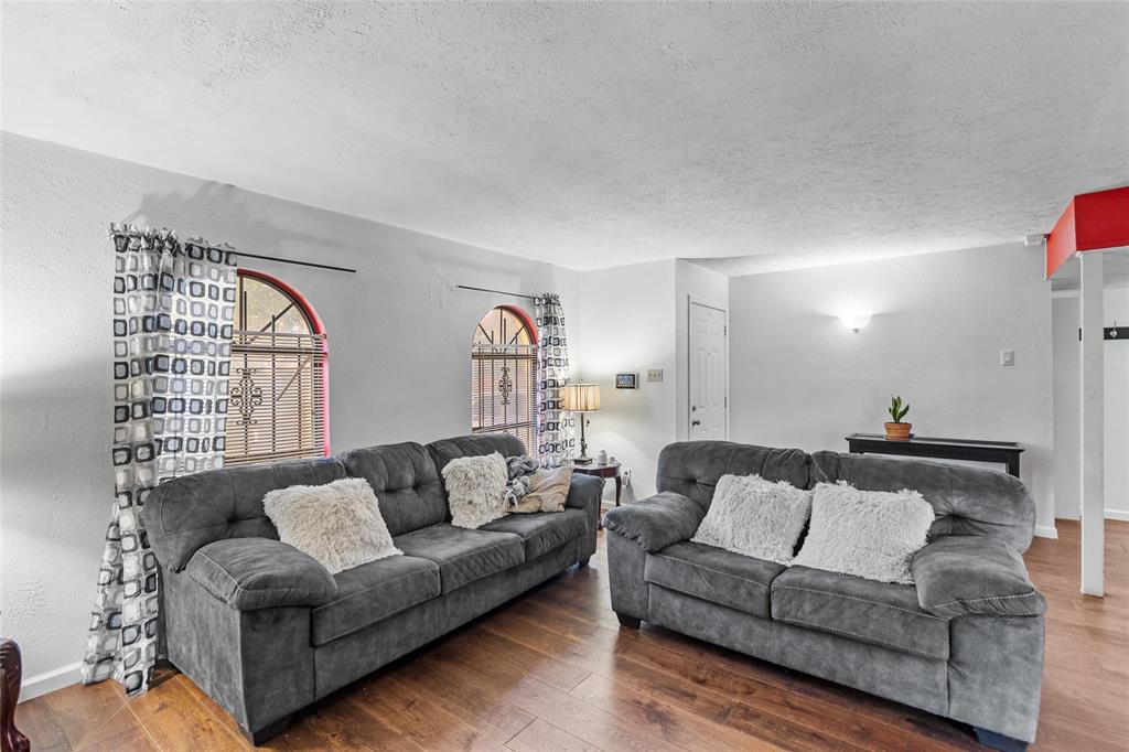 6447 W Fuqua Drive, Houston, Texas image 5