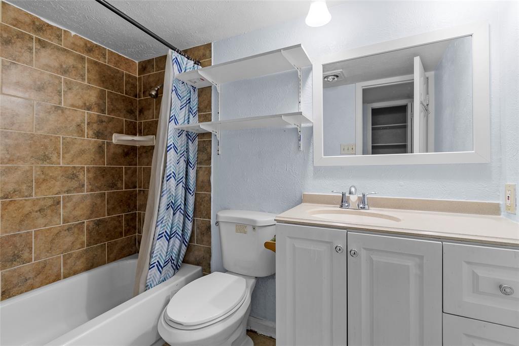 6447 W Fuqua Drive, Houston, Texas image 11