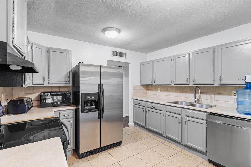 6447 W Fuqua Drive, Houston, Texas image 6