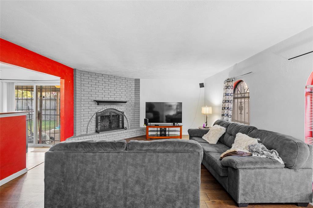 6447 W Fuqua Drive, Houston, Texas image 3