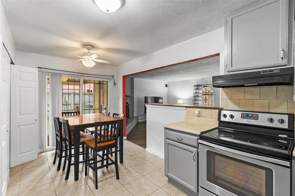 6447 W Fuqua Drive, Houston, Texas image 8