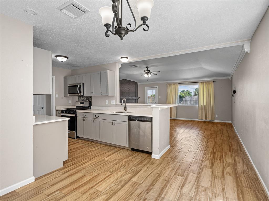 1726 Meadow Green Drive, Missouri City, Texas image 3