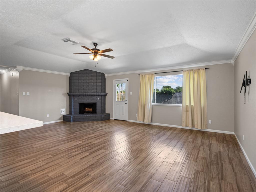 1726 Meadow Green Drive, Missouri City, Texas image 5