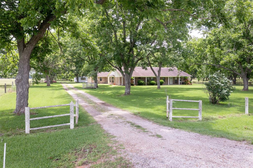 2640 County Road 107 Rd, Boling, Texas image 26