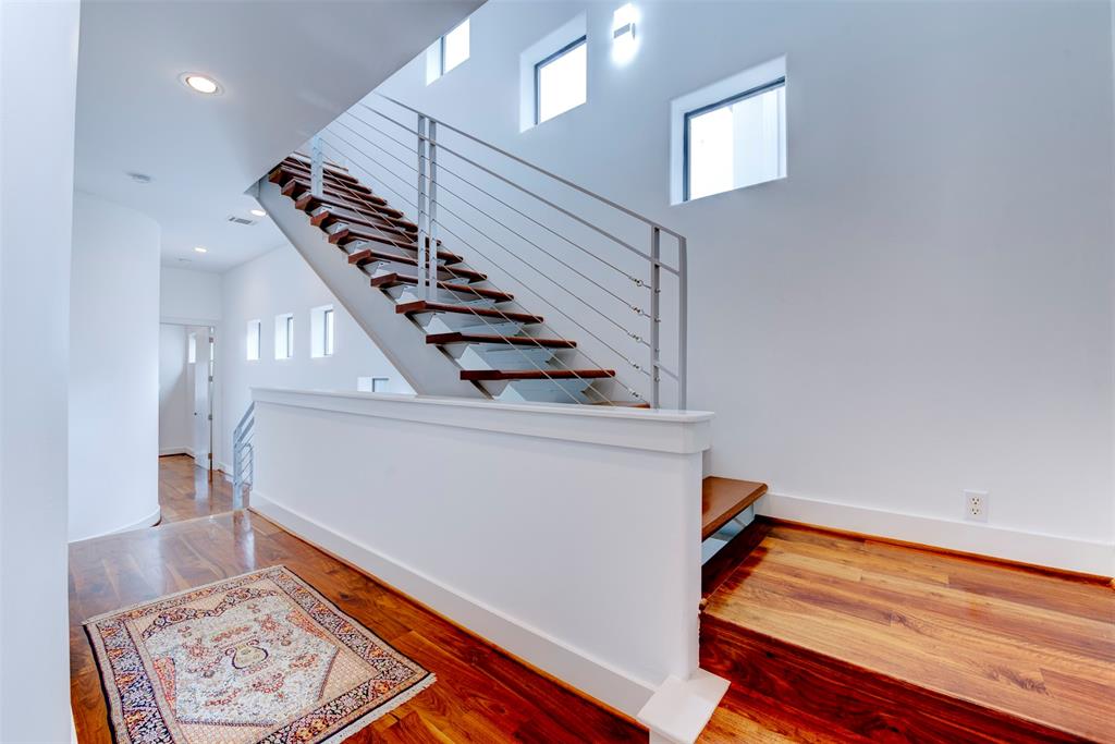 Houston, Texas 77007, United States, 3 Bedrooms Bedrooms, ,3 BathroomsBathrooms,Residential,Pending,114912