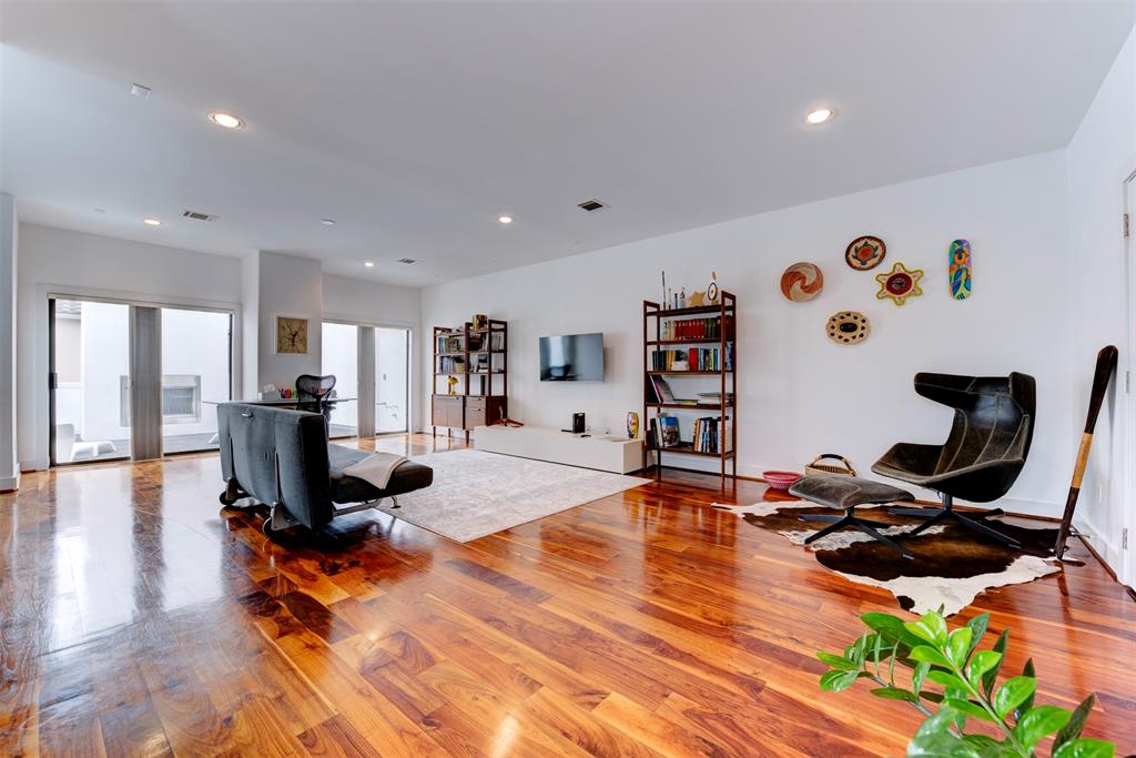 Houston, Texas 77007, United States, 3 Bedrooms Bedrooms, ,3 BathroomsBathrooms,Residential,Pending,114912