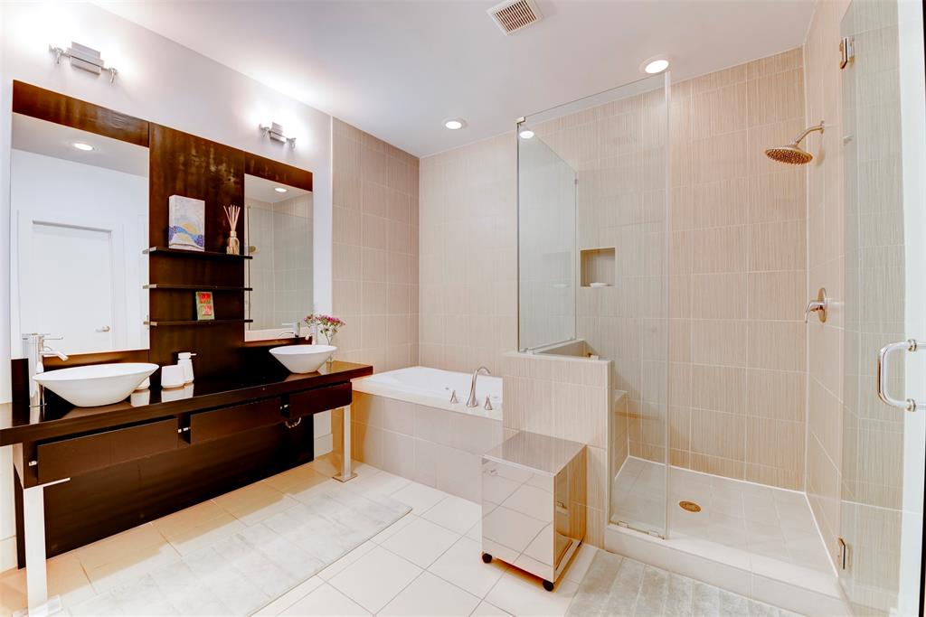 Houston, Texas 77007, United States, 3 Bedrooms Bedrooms, ,3 BathroomsBathrooms,Residential,Pending,114912