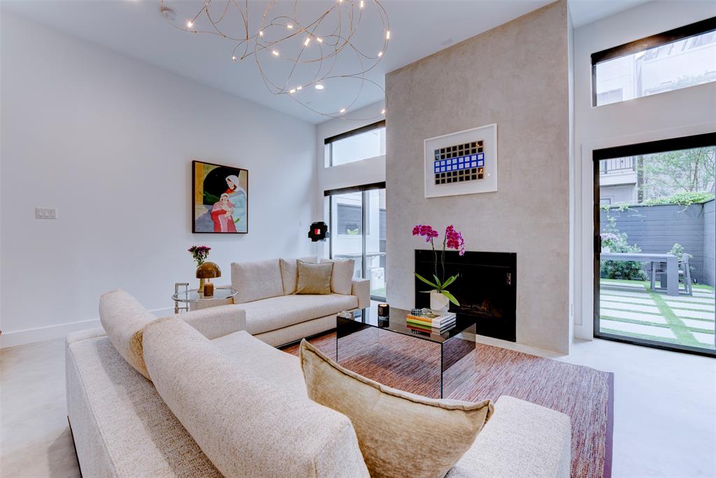 Houston, Texas 77007, United States, 3 Bedrooms Bedrooms, ,3 BathroomsBathrooms,Residential,Pending,114912