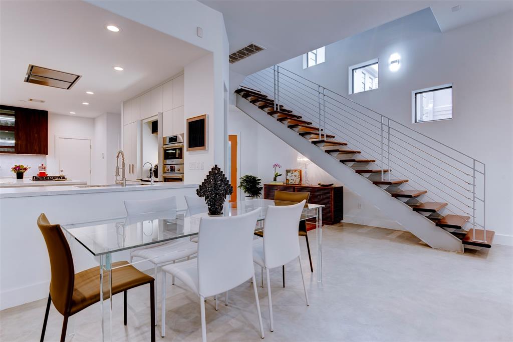 Houston, Texas 77007, United States, 3 Bedrooms Bedrooms, ,3 BathroomsBathrooms,Residential,Pending,114912