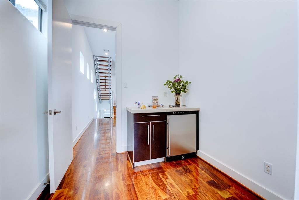 Houston, Texas 77007, United States, 3 Bedrooms Bedrooms, ,3 BathroomsBathrooms,Residential,Pending,114912