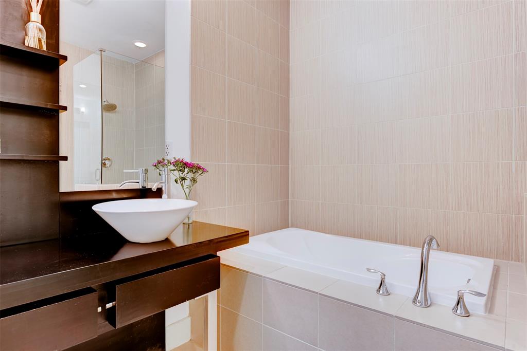 Houston, Texas 77007, United States, 3 Bedrooms Bedrooms, ,3 BathroomsBathrooms,Residential,Pending,114912