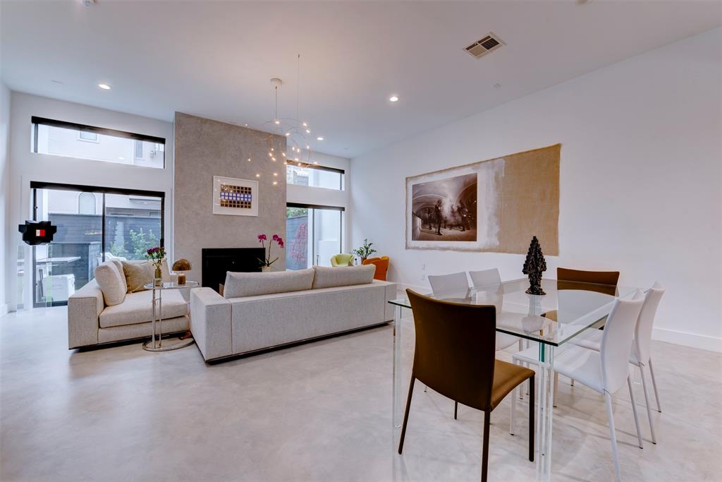 Houston, Texas 77007, United States, 3 Bedrooms Bedrooms, ,3 BathroomsBathrooms,Residential,Pending,114912