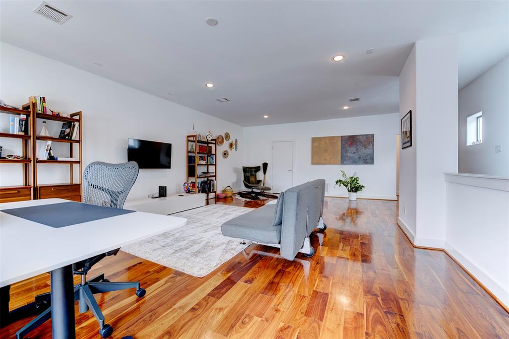 Houston, Texas 77007, United States, 3 Bedrooms Bedrooms, ,3 BathroomsBathrooms,Residential,Pending,114912