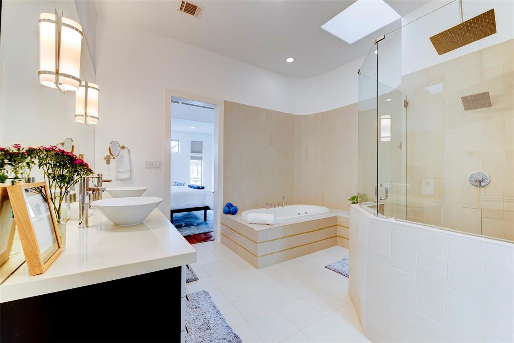 Houston, Texas 77007, United States, 3 Bedrooms Bedrooms, ,3 BathroomsBathrooms,Residential,Pending,114912