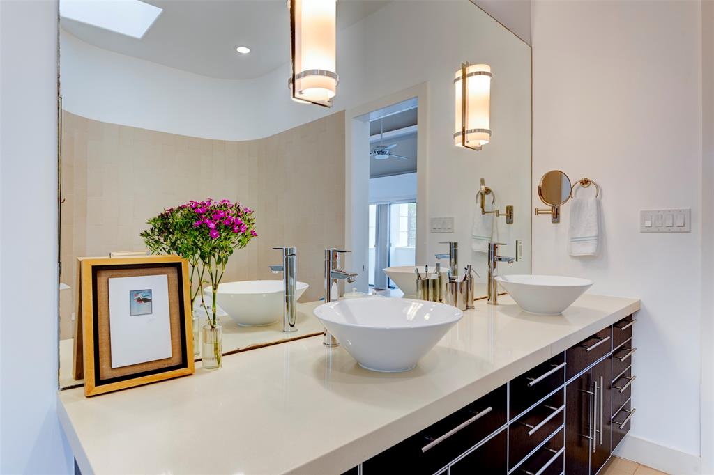 Houston, Texas 77007, United States, 3 Bedrooms Bedrooms, ,3 BathroomsBathrooms,Residential,Pending,114912