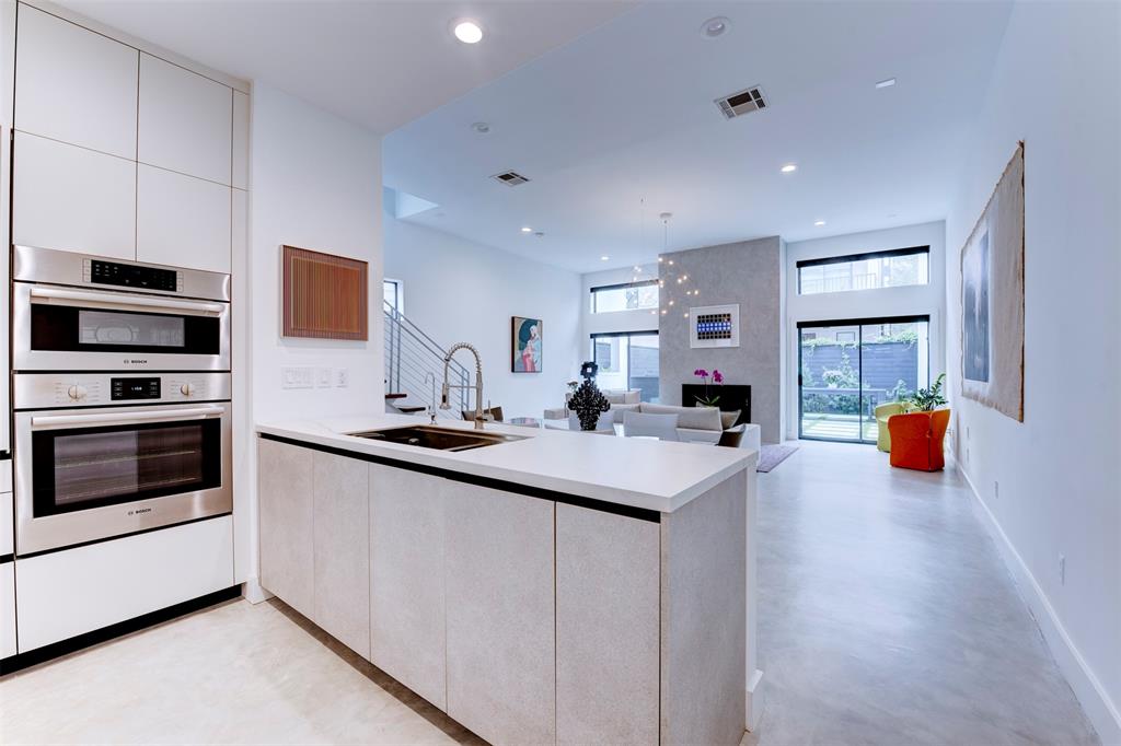 Houston, Texas 77007, United States, 3 Bedrooms Bedrooms, ,3 BathroomsBathrooms,Residential,Pending,114912