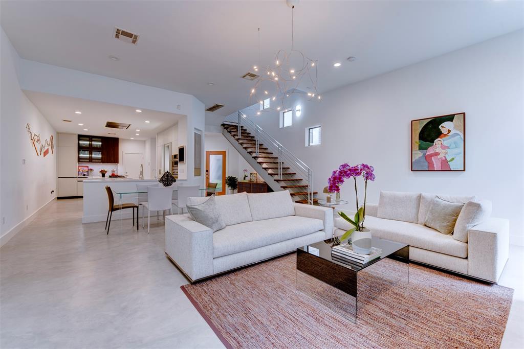 Houston, Texas 77007, United States, 3 Bedrooms Bedrooms, ,3 BathroomsBathrooms,Residential,Pending,114912