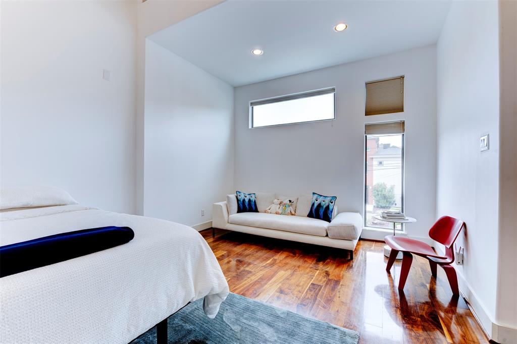 Houston, Texas 77007, United States, 3 Bedrooms Bedrooms, ,3 BathroomsBathrooms,Residential,Pending,114912