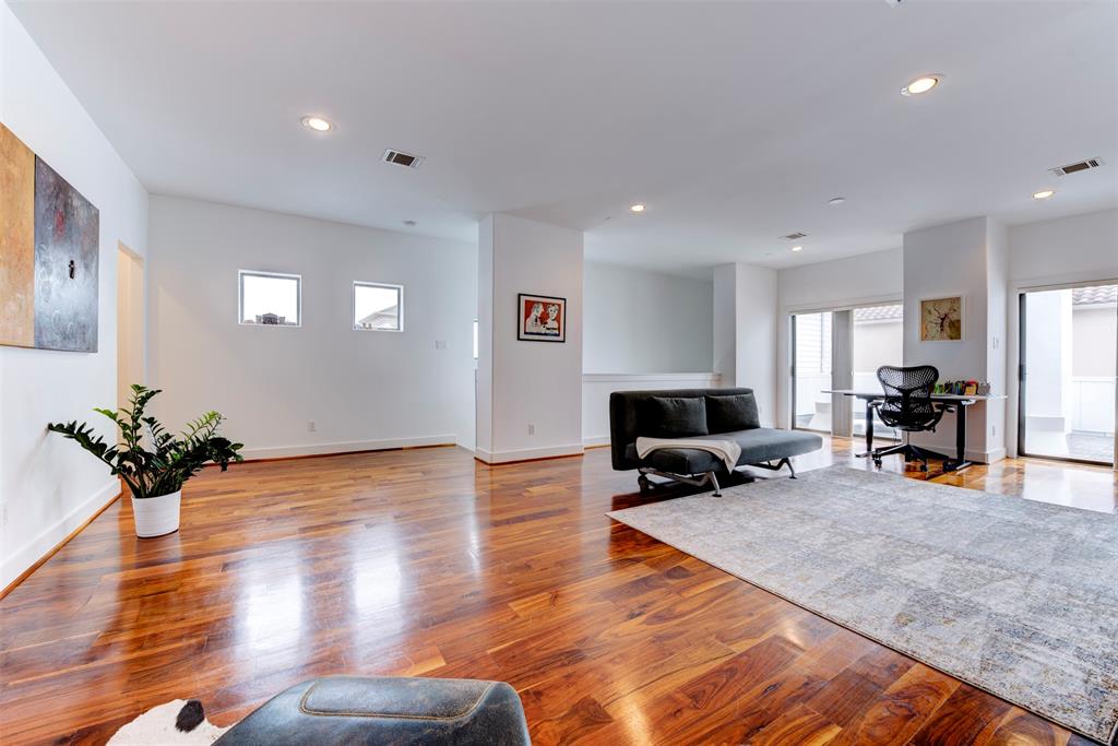 Houston, Texas 77007, United States, 3 Bedrooms Bedrooms, ,3 BathroomsBathrooms,Residential,Pending,114912