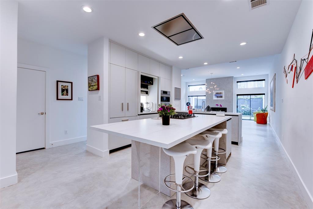 Houston, Texas 77007, United States, 3 Bedrooms Bedrooms, ,3 BathroomsBathrooms,Residential,Pending,114912