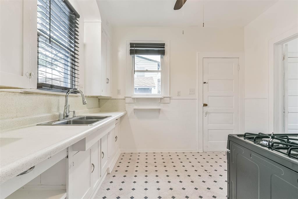 4307 Avenue Q 1/2, Galveston, Texas image 13
