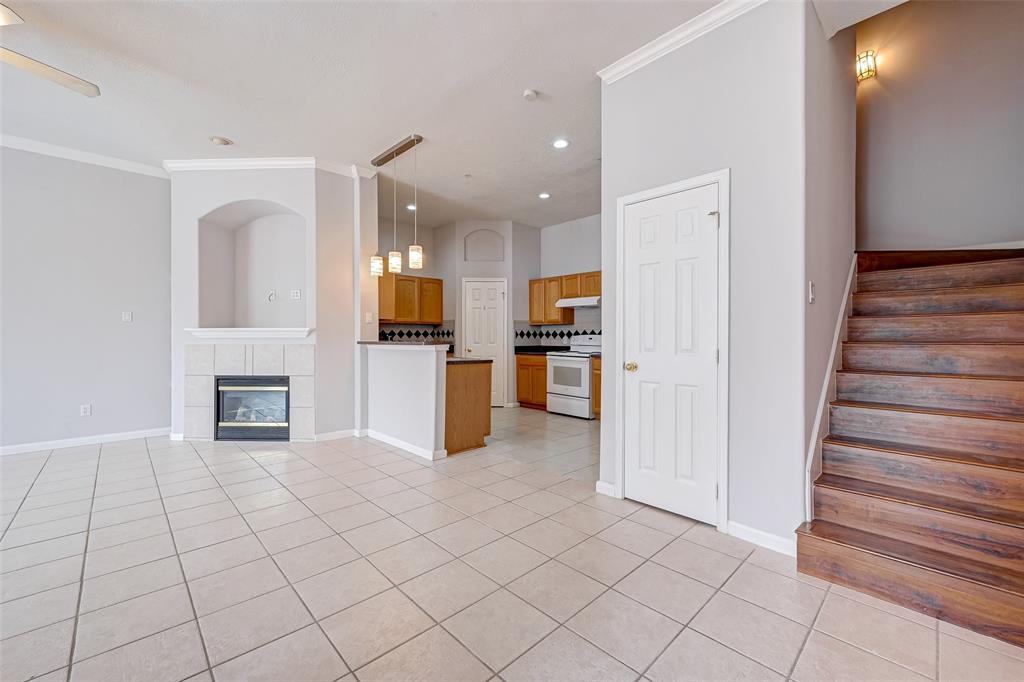 2710 Grants Lake Boulevard #L8, Sugar Land, Texas image 8