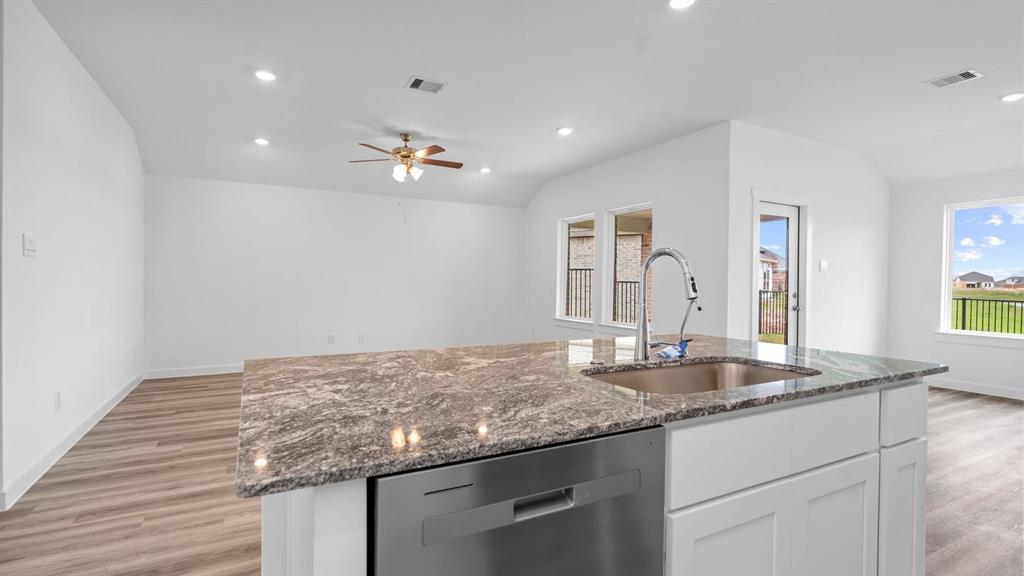 411 Amy Street, Angleton, Texas image 10